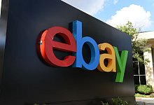 Ebay-Logo vor Hauptquartier - picture alliance / dpa