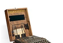 Seltene Nazi-Verschlüsselungsmaschine versteigert - ---/Christie\\\'s images Ltd 2025/dpa