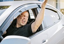 Fahrer Mann schreit Fahrer während der Fahrt, Ungeduldige Fahrer schreien. Wütend Fahrer schreit auf einen anderen Fahrer. schreien ungeduldig Fahrer Konzept - 1 - picture alliance / imageBROKER Fahrer Mann schreit Fahrer während der Fahrt, Ungeduldige Fahrer schreien. Wütend Fahrer schreit auf einen anderen Fahrer. schreien ungeduldig Fahrer Konzept - 1 - picture alliance / imageBROKER