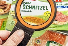 Vegane Schnitzel, Frikadellen, Fleischwurst, Salami im Kühlschrank, Thema geplantes EU-Verbot von Fleisch-Bezeichnungen für Veggie-Produkte, Verwechlungsgefahr mit echten Fleisch-Produkten wie Südtiroler Speck, München, Oktober 2025 - 1 - picture alliance / Wolfgang Maria Weber Vegane Schnitzel, Frikadellen, Fleischwurst, Salami im Kühlschrank, Thema geplantes EU-Verbot von Fleisch-Bezeichnungen für Veggie-Produkte, Verwechlungsgefahr mit echten Fleisch-Produkten wie Südtiroler Speck, München, Oktober 2025 - 1 - picture alliance / Wolfgang Maria Weber