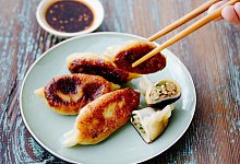 Chinesische Jiaozi - asiastreetfood.com/dpa-tmn Chinesische Jiaozi - asiastreetfood.com/dpa-tmn