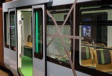 Wuppertaler Schwebebahn beschädigt - Christoph Petersen/dpa Wuppertaler Schwebebahn beschädigt - Christoph Petersen/dpa
