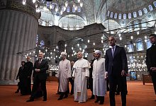 Papst Leo XIV. besucht die Türkei - Domenico Stinellis/AP/dpa