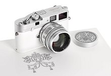 Leica-Kamera aus dem Besitz von Papst Franziskus - -/Leitz Photographica Auction/dpa