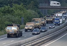 300 US-Militärfahrzeuge rollen über A2 und A33 - Friso Gentsch/dpa
