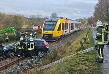 Regionalzug schleift Auto 200 Meter mit - Andreas Trojak/wirSiegen.de/dpa
