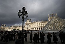 BKA und Interpol fahnden nach gestohlenen Louvre-Juwelen - Christophe Ena/AP/dpa BKA und Interpol fahnden nach gestohlenen Louvre-Juwelen - Christophe Ena/AP/dpa