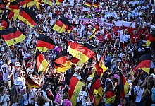 Deutsche Fußball-Fans - Sebastian Gollnow/dpa Deutsche Fußball-Fans - Sebastian Gollnow/dpa