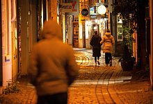 Wie sicher fühlen sich Frauen nachts auf dem Heimweg? - Sina Schuldt/dpa