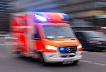 Krankenwagen im Einsatz - Monika Skolimowska/dpa