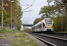 Salzkotten, 21. Oktober 2025: Bahnhof in Scharmede mit Zug der Eurobahn - Niklas Tüns