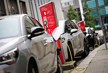 Ladesäule für E-Autos in der Innenstadt von Berlin - Christian Charisius/dpa/dpa-tmn