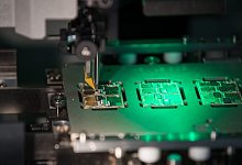 Elektronik-Produktion - Daniel Karmann/dpa Elektronik-Produktion - Daniel Karmann/dpa