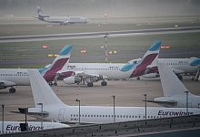 Eurowings-Maschinen - Henning Kaiser/dpa