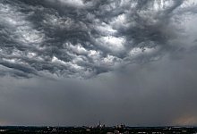 Gewitter in Duisburg (Symbolbild) - Christoph Reichwein/dpa