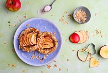 Apfel-Taler mit Haselnusscreme - Ariane Bille/BVEO/dpa-tmn