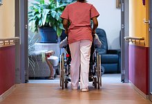 Altenpflege - Marijan Murat/dpa Altenpflege - Marijan Murat/dpa