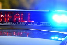 Symbolbild - Polizei sichert Unfallstelle - Stefan Puchner/dpa Symbolbild - Polizei sichert Unfallstelle - Stefan Puchner/dpa