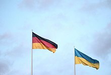 Deutsche und ukrainische Flagge - Hannes P. Albert/dpa