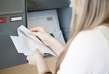 Post im Briefkasten - Christin Klose/dpa-tmn Post im Briefkasten - Christin Klose/dpa-tmn