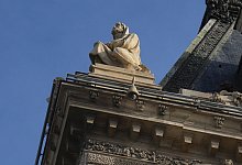Louvre-Einbruch: Ermittler setzen auf mehr als 150 Spuren - Thibault Camus/AP/dpa Louvre-Einbruch: Ermittler setzen auf mehr als 150 Spuren - Thibault Camus/AP/dpa