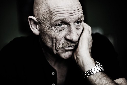 Als Gefängnisarzt im Ruhestand: Joe Bausch ( eigentlich Hermann-Joseph Bausch-Hölterhoff ) ist als Gerichtsmediziner im Kölner Tatort bundesweit bekannt. - © Wolfgang Schmidt