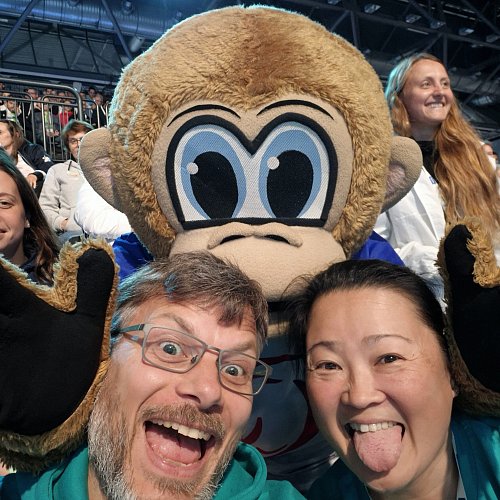 Steinhagens Trainer Mark Graff und Claudia Peterk halfen als Volunteers. - © Spvg. Steinhagen