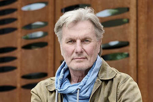 Der frühere Kriminalhauptkommissar Norbert Horst hat sich dem Kriminalroman verschrieben. - © Joachim Grothus