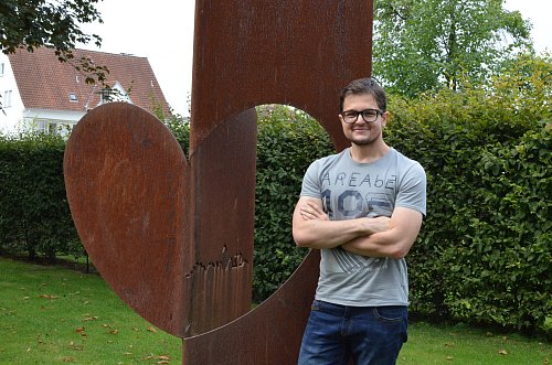 In der Provinz fühlt er sich wohl: Der 29-jährige Youtuber Stanislav genießt das Leben in der ostwestfälischen Kleinstadt. In Halle möchte er auch langfristig sesshaft werden. Screenshot: Youtube - © Max Maschmann