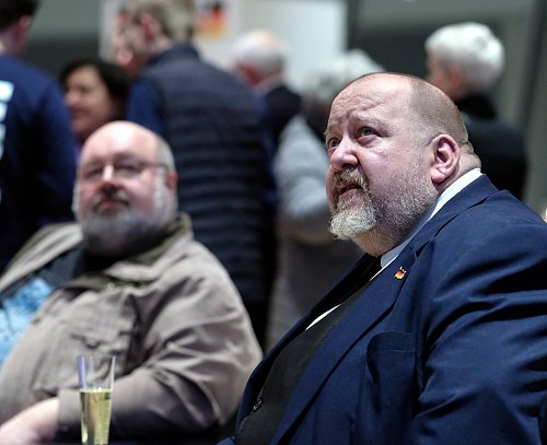 AfD-Direktkandidat Kai Röchter (rechts im Bild) punktete bei seinen Anhängern. - © Andreas Frücht