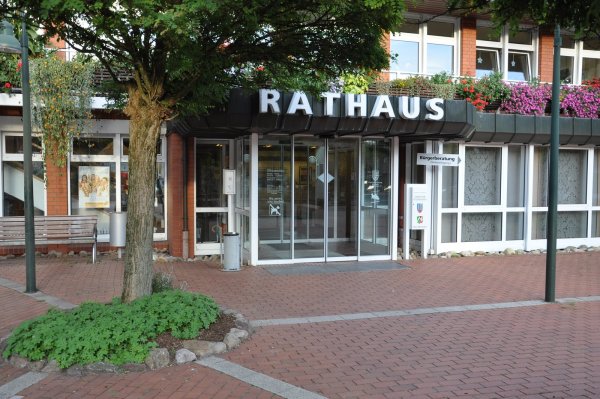 Wer wird neuer Hausherr oder Hausherrin im Steinhagener Rathaus? Gestern Abend tagte hier der Wahlausschuss, um die eingereichten Wahlvorschläge abschließend zu prüfen. - © Sonja Faulhaber