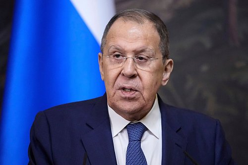 In einem Interview wiederholte der russische Außenminister Sergej Lawrow die bisherigen Forderungen Moskaus für ein Ende des Kriegs gegen die Ukraine. (Archivbild) - © Pavel Bednyakov/Pool AP/dpa