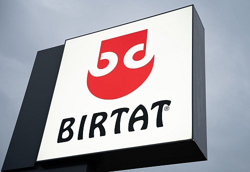 Birtat in der Kritik: Die Gewerkschaft NGG wirft dem Dönerspieß-Hersteller eine Blockadehaltung vor. (Archivbild) - © Markus Lenhardt/dpa