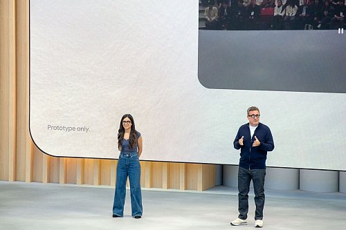 Die Akkus der Brillen, die Google bei seiner Entwicklerkonferenz zeigte, sollen den ganzen Tag halten. Noch sind es allerdings nur Prototypen. - © Andrej Sokolow/dpa