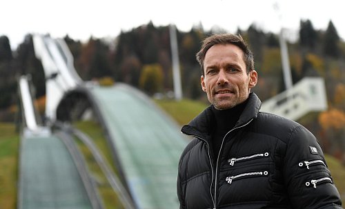 Sven Hannawald kritisiert die Norweger scharf. - © Angelika Warmuth/dpa