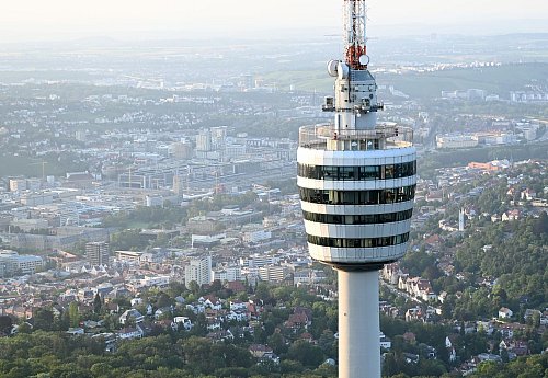 In Stuttgart steigen die Immobilienpreise vergleichsweise moderat - aber von hohem Niveau aus (Archivbild) - © Bernd Weißbrod/dpa