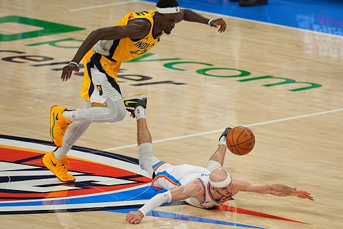 Pascal Siakam (links) und Alex Caruso sind die beiden einzigen Spieler, die schon mal NBA-Champion waren. - © Nate Billings/AP/dpa