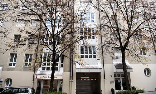 In diesem Haus in der Stollbergstraße am Rand der Altstadt bezog Freddie Mercury 1979 seine erste Wohnung in München. - © picture alliance / dpa