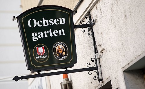 Auch im «Ochsengarten» war der «Queen»-Frontmann unterwegs - die Leder-Bar gibt es seit 1967. - © picture alliance / dpa