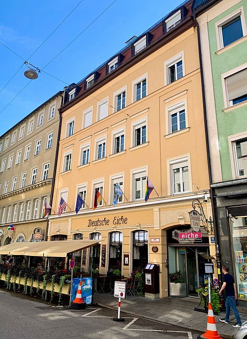 Das Restaurant «Deutsche Eiche» im Gärtnerplatzviertel: Hier frühstückte Mercury gern zu fortgeschrittener Stunde. - © Wolfgang Stelljes/dpa-tmn