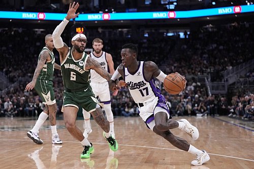 Dennis Schröder zeigte seine beste Saisonleistung für sein neues Team Sacramento. - © Morry Gash/AP/dpa