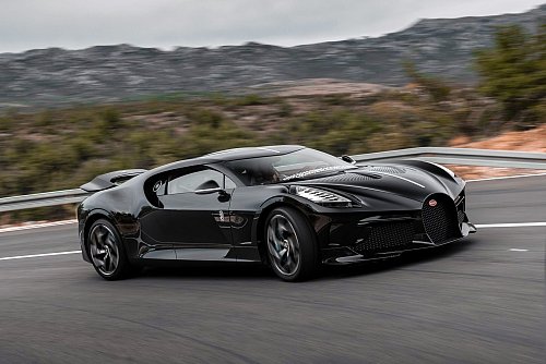 Schwarzfahrer: Dieses von Hand gefertigte Einzelstück von Bugatti hört auf den Namen «La Voiture Noire». - © Bugatti/dpa-tmn