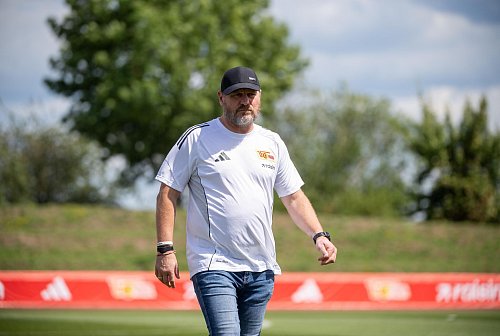 Unions Trainer Steffen Baumgart musste eine Niederlage seiner Mannschaft hinnehmen. - © Matthias Koch/dpa