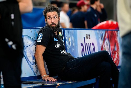 Trainer Bennet Wiegert sieht den SC Magdeburg im Halbfinale gegen den FC Barcelona nicht chancenlos. - © Marco Wolf/dpa