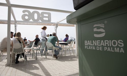 Am Ballermann, der liebsten Partymeile der deutschen Urlauber, werden Hotels und Bars immer teurer. (Archivfoto) - © Clara Margais/dpa