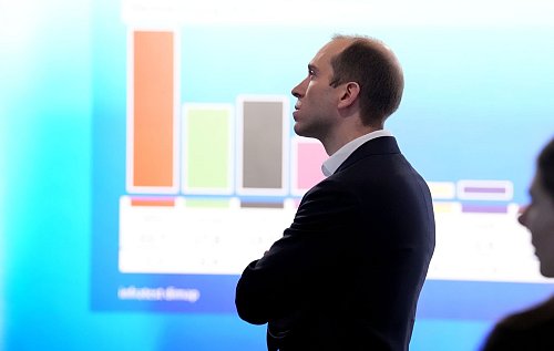 Spitzenkandidat Dennis Thering wird mit seiner CDU voraussichtlich zweitstärkste Kraft, eine Regierungsbeteiligung ist aber mehr als fraglich. - © Marcus Brandt/dpa