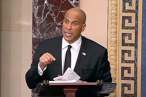 Der demokratische Senator Cory Booker hielt im US-Senat eine 25-stündige Rede. (Archivbild) - © Uncredited/Senate Television/AP/dpa