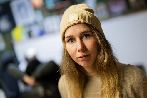 Lisa Meurer vom Tattoo-Studio «On The Rocks». - © Rolf Vennenbernd/dpa