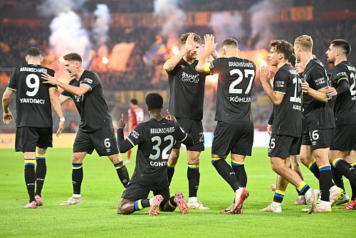 Erster Erfolg für Braunschweig nach vier sieglosen Spielen. - © Anke Waelischmiller/dpa