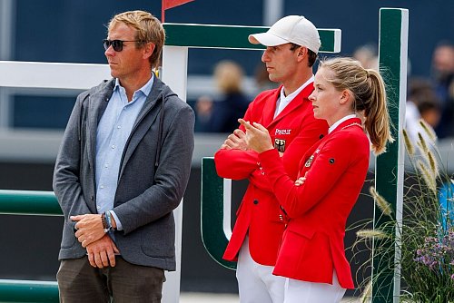 Richard Vogel und Sophie Hinners besprechen bei der EM gemeinsam den Parcours. - © Stefan Lafrentz/Sportfotos Lafrentz/Stefan Lafrentz